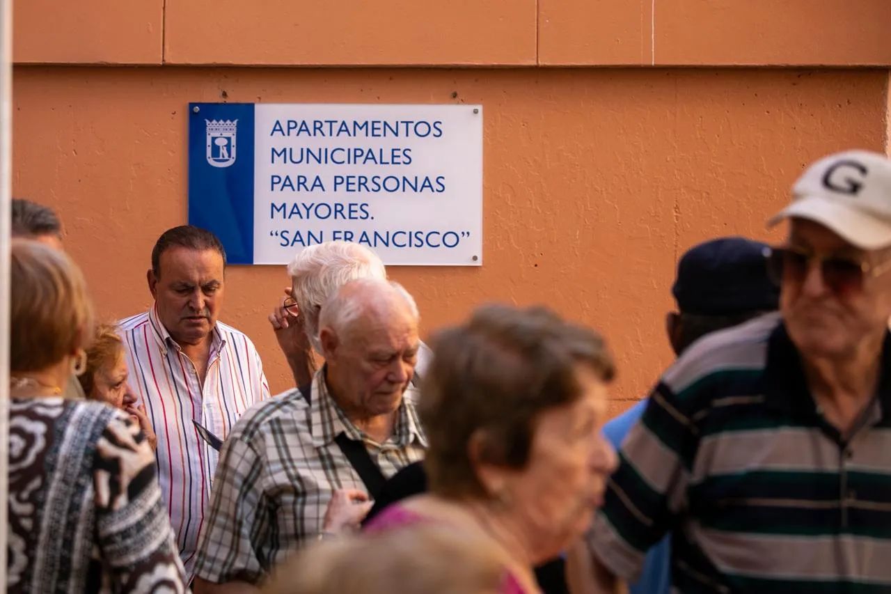 La vecindad de La latina denuncia la intención del Ayuntamiento de Madrid de expulsar a 80 vecinos y vecinas mayores de sus casas
