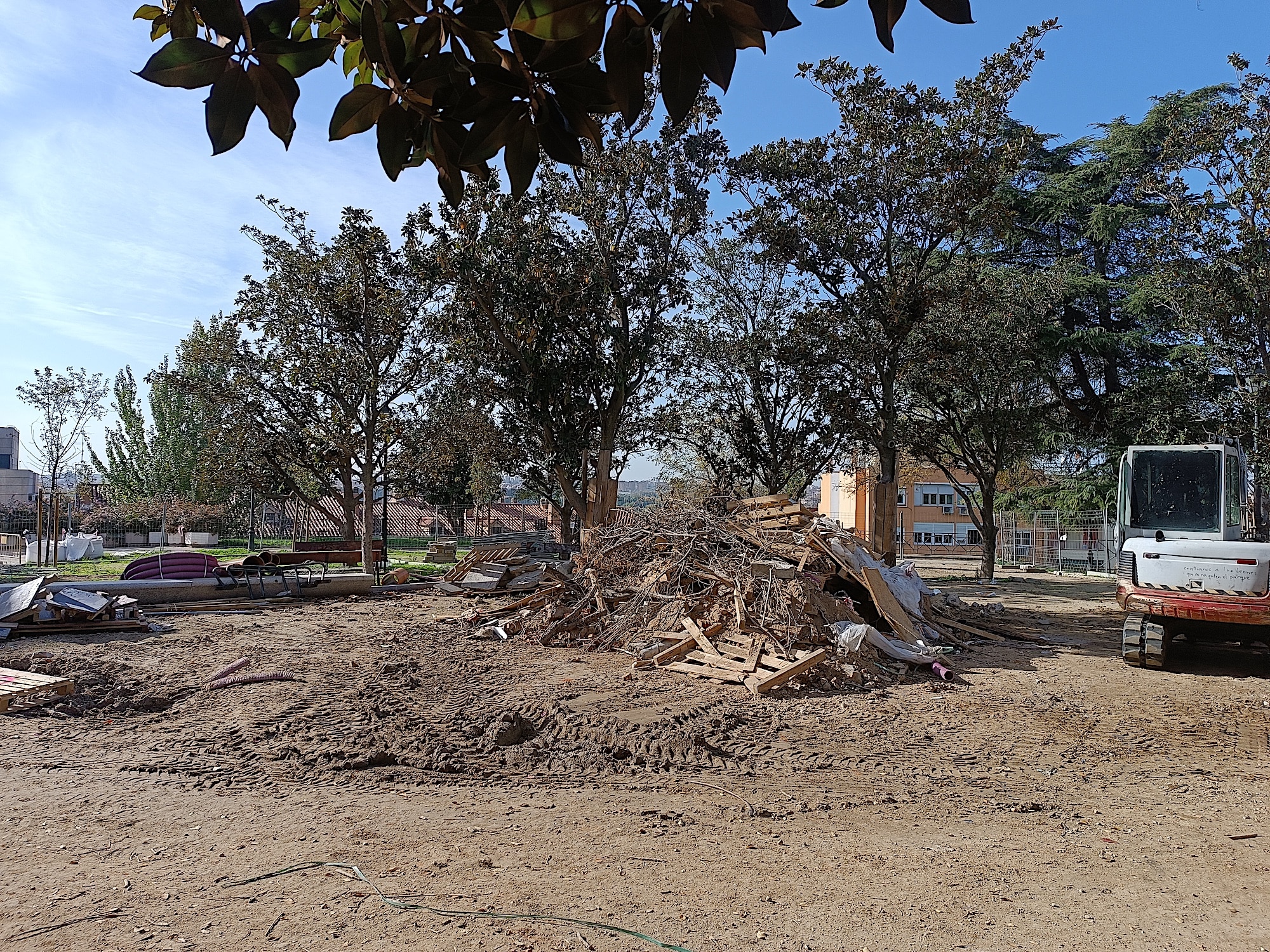 Vecinas y vecinos del entorno del Parque de la Cornisa denuncian mala gestión y despilfarro en la reforma del parque